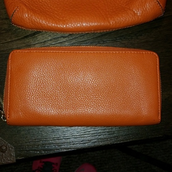 Michael Kors Crossbody Wallet Set - Picture 4 of 8